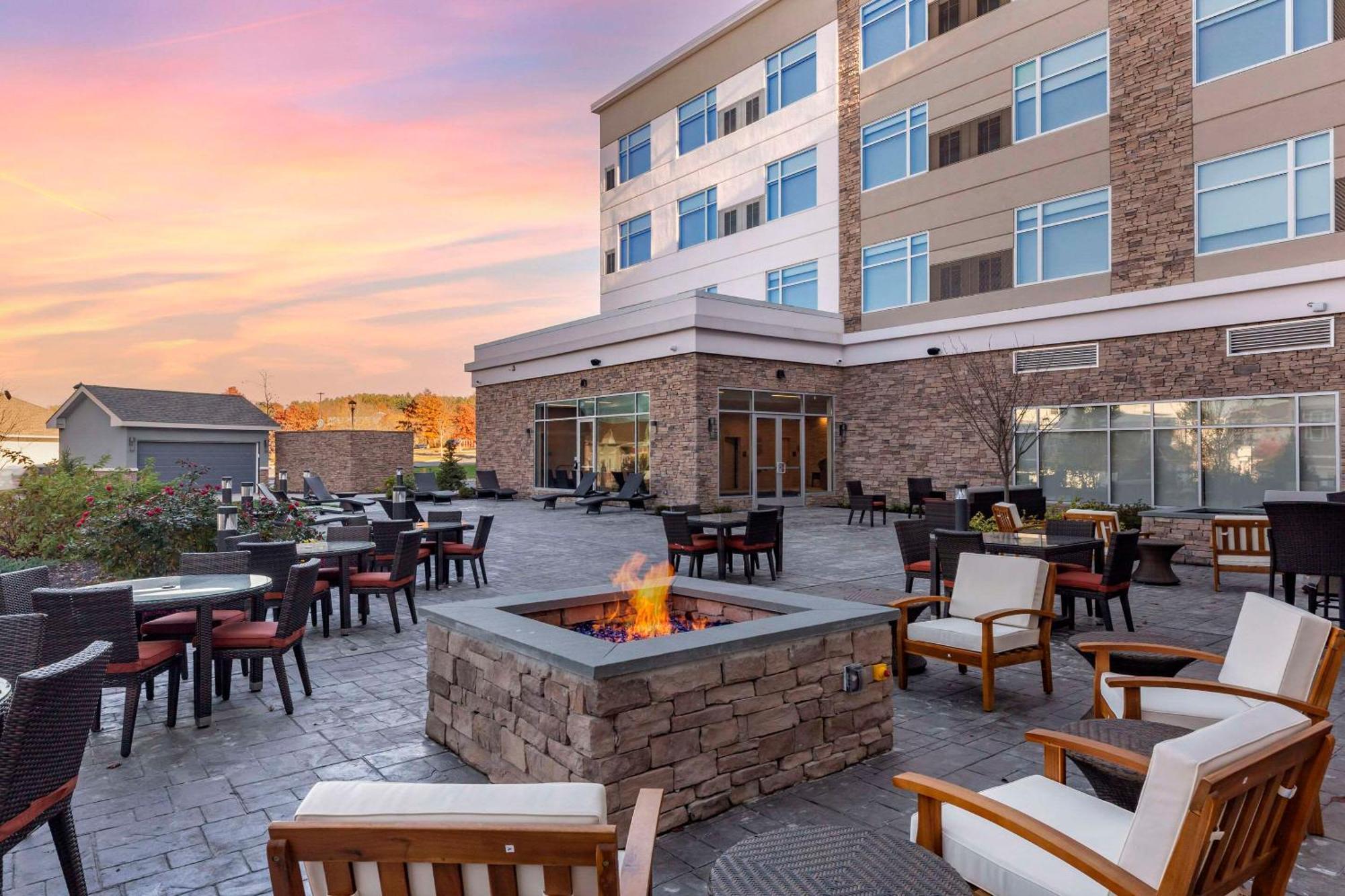 Cambria Hotel Manchester South Windsor Ngoại thất bức ảnh